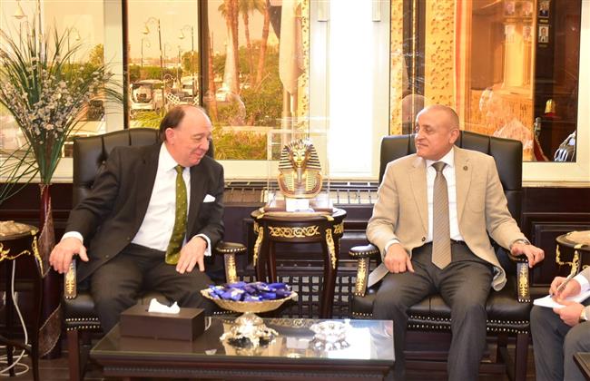 محافظ الأقصر يستقبل سفير الأرجنتين بالقاهرة لبحث سبل التعاون المشترك