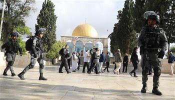 مستوطنون يقتحمون المسجد الأقصى بحماية شرطة الاحتلال الإسرائيلي