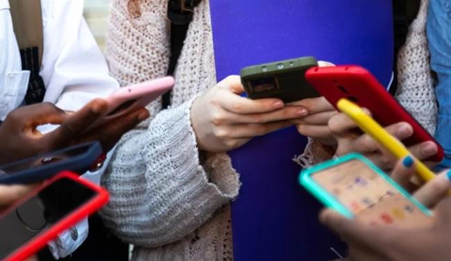 بأمر اللوردات.. بريطانيا تحظر وسائل التواصل الاجتماعي للمراهقين
