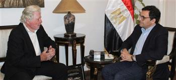 وزير الثقافة يستقبل الفنان الكبير حسين فهمي لبحث استعدادات الدورة الـ47 للقاهرة السينمائي