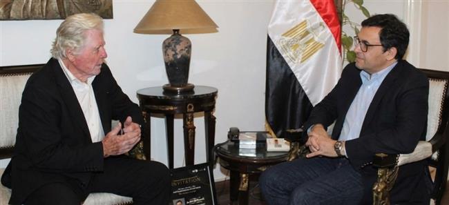 وزير الثقافة يستقبل الفنان الكبير حسين فهمي لبحث استعدادات الدورة الـ47 للقاهرة السينمائي