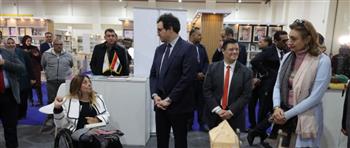 وزير الثقافة يتفقد معرض القاهرة الدولي للكتاب في دورته السابعة والخمسين