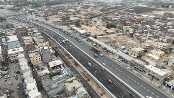 بدء التشغيل التجريبي لتوسعة ورفع مناسيب كوبري العامرية المتقاطع مع القطار الكهربائي السريع