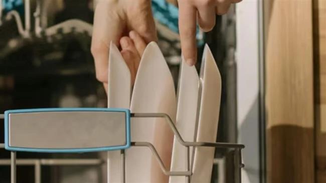 خلاف يتصدر الإنترنت.. رد فعل زوج بعد شراء زوجته غسالة أطباق دون موافقته