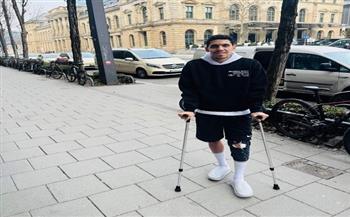 محمد حمدي يعود إلى القاهرة بعد إجراء جراحة الرباط الصليبي في ألمانيا