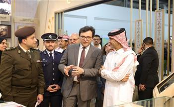 وزير الثقافة يصطحب السفير القطري في جولة تفقدية بمعرض القاهرة الدولي للكتاب