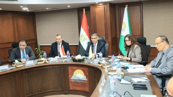محافظ الجيزة يبحث مع صندوق التنمية الحضرية مخطط إعادة تخطيط منطقة عزيز عزت   