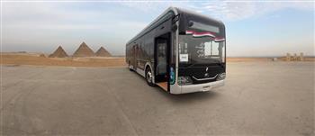 نموذج لأتوبيس "النصر للسيارات" الكهربائي يدخل الخدمة التجريبية ضمن منظومة نقل زوار أهرامات الجيزة