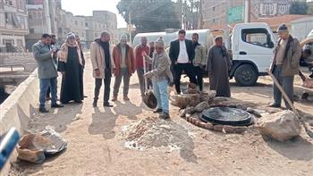 استجابة لشكاوى الأهالي.. محافظ قنا يشدد على رصد غرف الصرف الصحي المكشوفة وتغطيتها