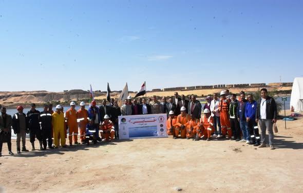 نائب محافظ أسوان يشارك فى التجربة العملية السنوية "حابى 3" لمكافحة التلوث البترولي بنهر النيل 