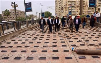 محافظ المنوفية يتفقد أعمال وضع الطبقة السطحية الأسمنتية بكوبري مبارك بشبين الكوم