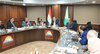 محافظ الجيزة يترأس اجتماع مجلس إدارة جهاز رعاية وتشغيل الشباب