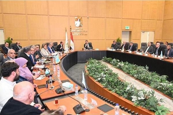 وزير الإسكان يعقد اجتماعا لمتابعة تنفيذي "حدائق تلال الفسطاط"