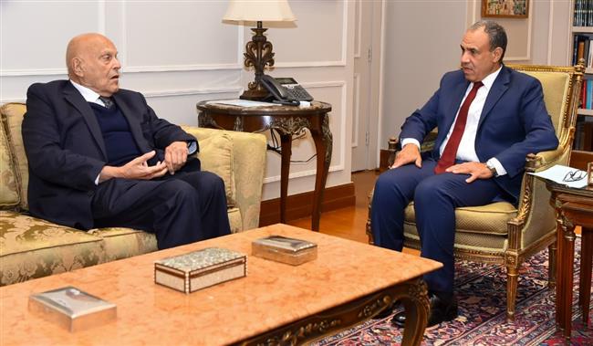 وزير الخارجية يلتقي البروفيسور مجدي يعقوب ويشيد بالدور الإنساني للتنمية الصحية في أفريقيا