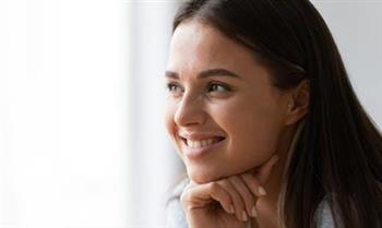 كيف تبدين أصغر سناً؟.. عادات صباحية تحافظ على شبابك