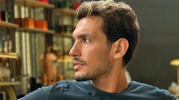 الموزع الموسيقي أحمد إبراهيم يعلن وفاة والده  