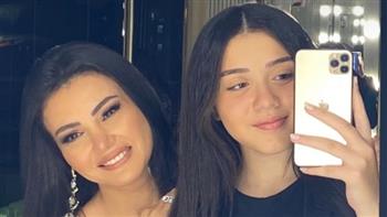 دينا فؤاد تشارك جمهورها أحدث ظهور لها مع ابنتها زينة