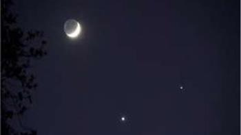 لا تفوت فرصة الرصد.. القمر وزحل في اقتران الليلة