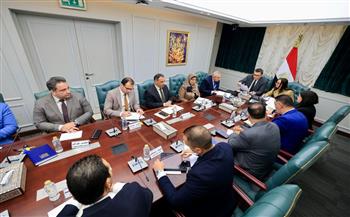 وزيرا التضامن والإسكان يناقشان سبل تيسير إجراءات التراخيص للحضانات على مستوى الجمهورية