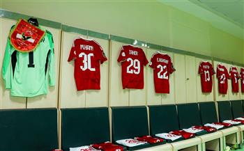 دوري أبطال أفريقيا.. قمصان الأهلي تزين ملعب برج العرب قبل مواجهة يانج أفريكانز