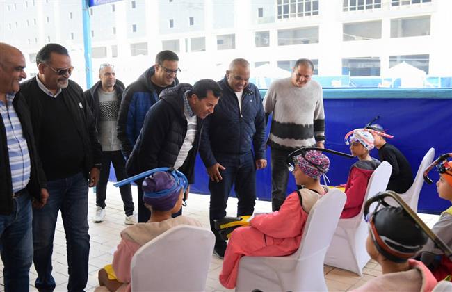وزير الرياضة يشهد بطولة القاهرة للسباحة بالزعانف ويطمئن على تطبيق الكود الطبي  
