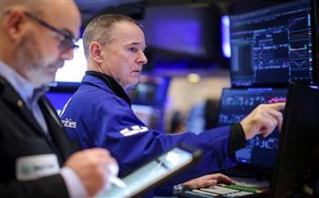 تباطؤ تدفقات الاستثمارات إلى صناديق الأسهم العالمية 