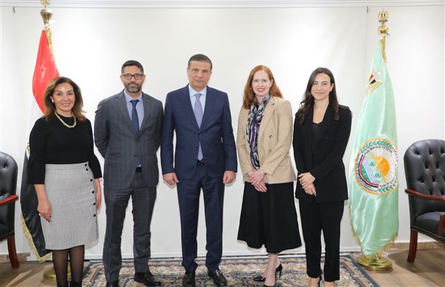 وزير الزراعة يبحث مع ممثلي "كرافت هاينز" تعزيز الاستثمارات ومنظومة الزراعة التعاقدية