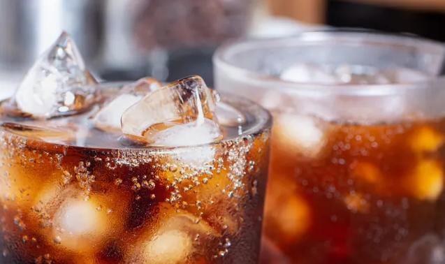 المشروبات الغازية الدايت أم الخالية من السكر أيهما أفضل لصحتك؟.. تقرير يجيب 