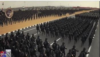 خلال احتفالية عيد الشرطة الـ74.. الرئيس السيسي يشاهد اصطفافًا وعرضًا عسكريًا لقوات الشرطة 