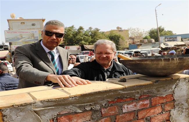 محافظ أسوان يضع حجر الأساس لكوبرى السيل للمشاة