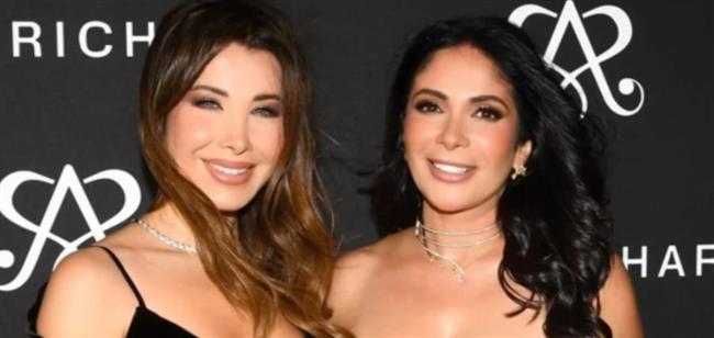 منى زكي تخطف الأنظار بإطلالة ذهبية  مع نانسي عجرم  