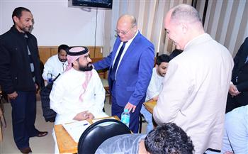 الطلاب الوافدون بالدراسات العليا في جامعة سوهاج يؤدون امتحانات الماجستير والدكتوراه