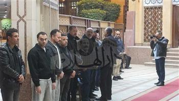 نضال الشافعي يتلقى عزاء والدته بمسجد الحامدية الشاذلية