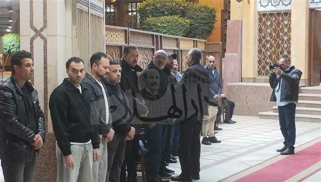 نضال الشافعي يتلقى عزاء والدته بمسجد الحامدية الشاذلية