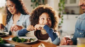 لو طفلك رافض الطعام.. اتبعي هذه النصائح