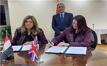   مصر والمملكة المتحدة تبحثان تطوير خدمات النقل الجوى