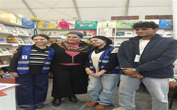 رئيسة القومي للطفولة والأمومة تتفقد جناح المجلس بمعرض الكتاب