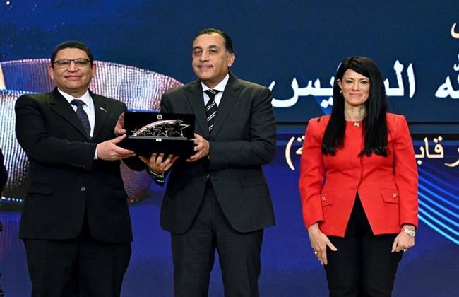 "الرقابة الصحية" تحصد المركز الأول بجائزة القيادات المتميزة – فئة مدير عام من جوائز التميز الحكومي