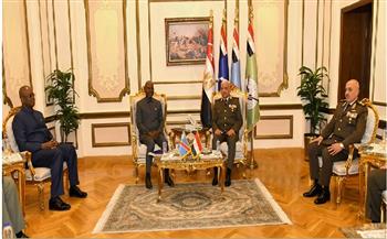 وزير الدفاع يلتقى نائب رئيس الوزراء ووزير الدفاع الوطني وشئون المحاربين القدامى بالكونغو 