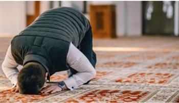 طفل يسأل: لو فاتتنا صلاة الصبح بسبب المدرسة نصلي إيه الأول؟.. أمين الفتوى يجيب