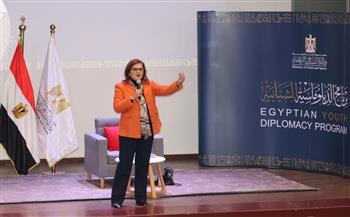 وزير الشباب يشهد محاضرة مستشار رئيس الجمهورية للتنمية الاقتصادية ووزير التخطيط سابقًا