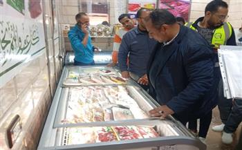 محافظ قنا: تكثيف الحملات التفتيشية على الأسواق والمطاعم لضمان سلامة الغذاء وجودة السلع