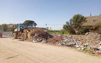 محافظ قنا: رفع 22 طنًا من التراكمات والمخلفات الصلبة بعدد من الطرق الرئيسية بقوص