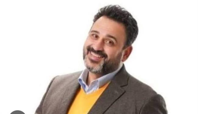 أكرم حسني يتعاقد على المسلسل الإذاعي "فات المعاش"  لـ  رمضان 2026 