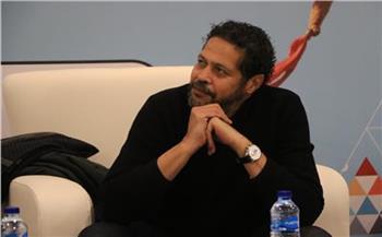 الروائي أسامة جاد: "ساحر الغراب" تقدم صورة إفريقيا الحقيقية بعيدًا عن المظاهر