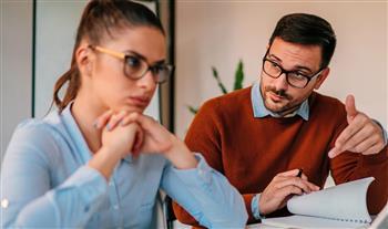 عبارات تكشف ادعاء الذكاء في الحوار