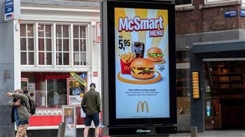 أول عاصمة تحظر إعلانات الهامبرجر في الشوارع والحافلات