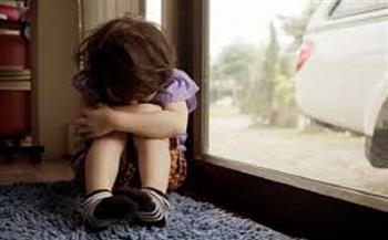 كيف تكتشفين قلق طفلك قبل تفاقمه؟.. خبراء تربويين يوضحون