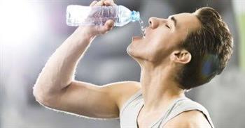 هل شرب الماء أثناء الرياضة وراء ظهور الكرش ؟
