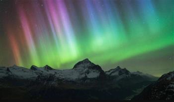 أضواء الشفق القطبي النادرة تبهر السكان في النمسا